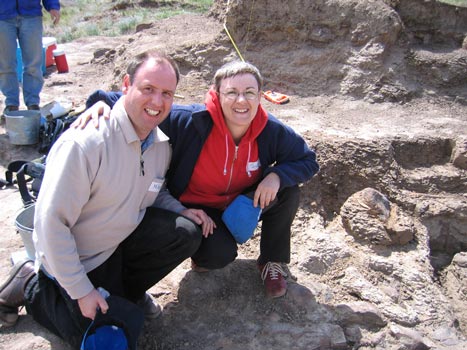 Digging for Dinosaurs.  Palaeontologists take steps to preserve dig sites.