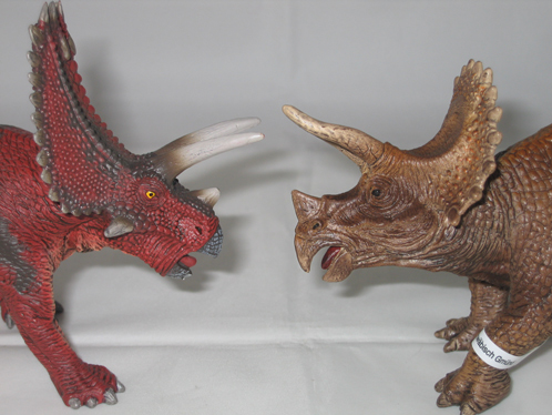 Pentaceratops model is on the left.