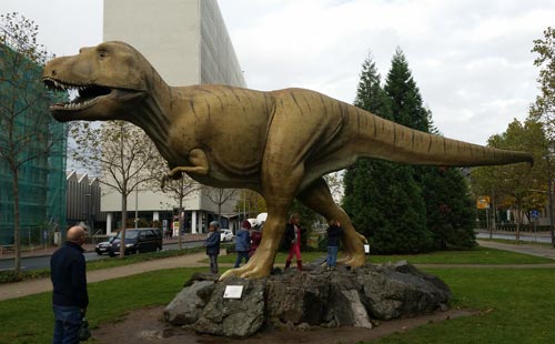 T. rex replica outside the Frankfurt museum.
