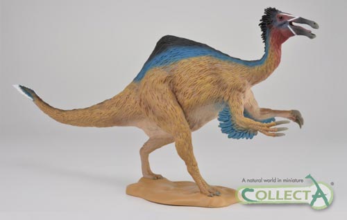 The CollectA 1:40 scale Deluxe Deinocheirus model.