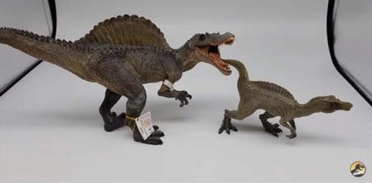 Comparing Papo Spinosaurs.