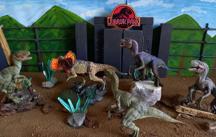 Four against one! Velociraptor pack versus a Dilophosaurus.