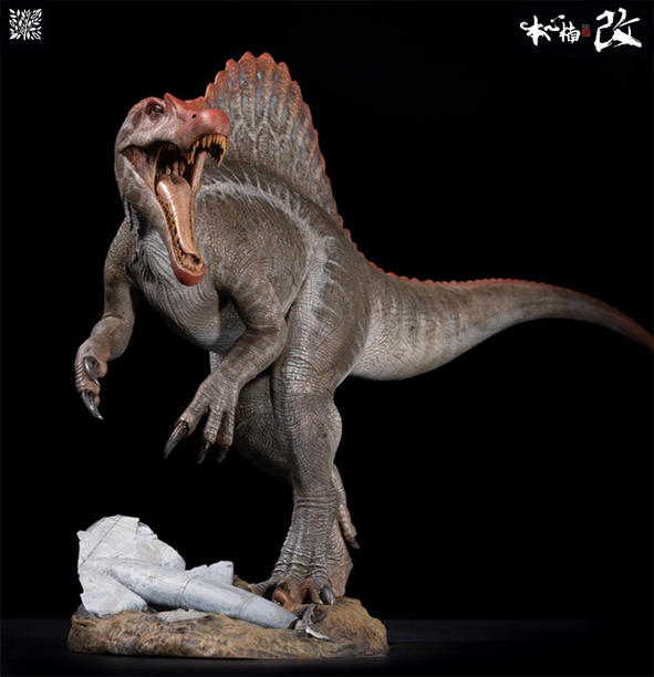 Spinosaurus model.
